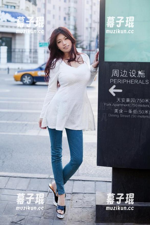 推女郎 - Rita的网袜秀：私拍美图让你觉得平凡也可以不平凡