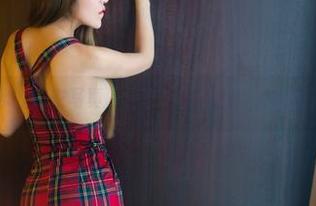 推女郎 - 谭冰的内衣写真，分享一份只属于内衣的怕羞与自豪！