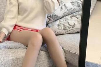 微密圈 - 告别无聊—提袜少女的朋友圈系列图，图库更新中，赶紧下载