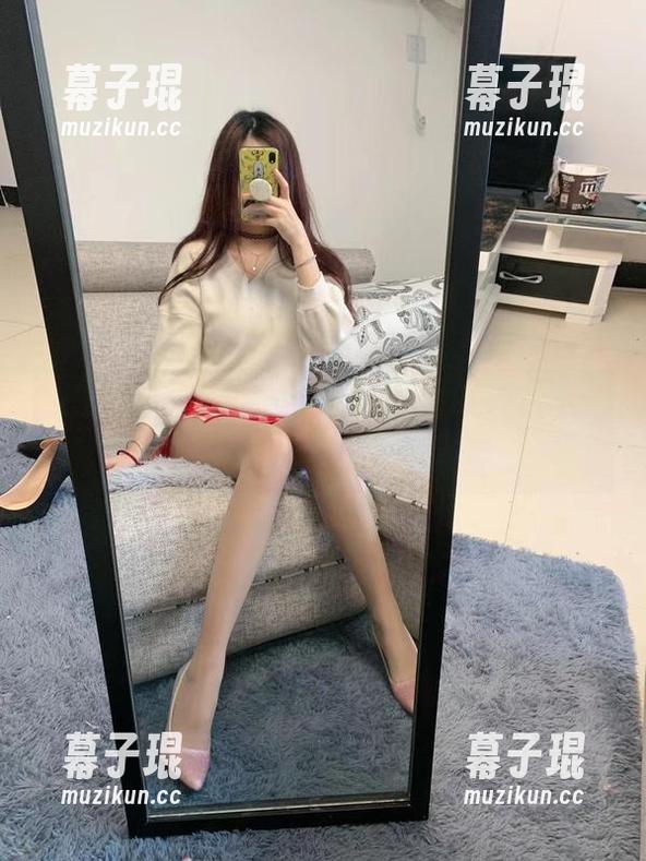 微密圈 - 告别无聊—提袜少女的朋友圈系列图，图库更新中，赶紧下载