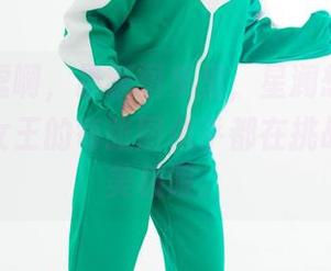 别老谦虚啊，最新图集里，星澜想来杯珍珠奶茶女王的每张图似乎都在挑战我的审美极限。
