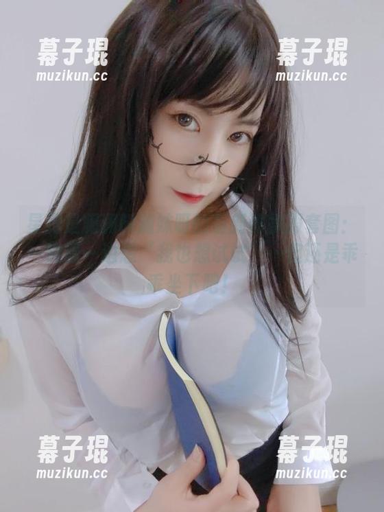 星澜是澜澜叫澜妹呀的最新体操服套图：一边看一边想‘我也想试试’…但还是乖乖坐下吧！