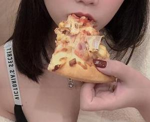 是一只废喵了！你这牛仔裤最新美图有点乏味，但还挺可爱的