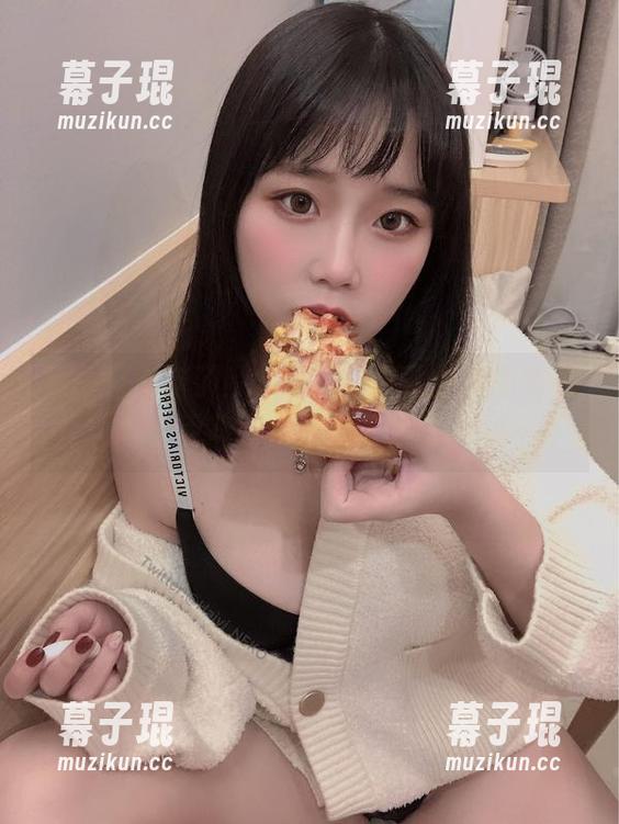 是一只废喵了！你这牛仔裤最新美图有点乏味，但还挺可爱的