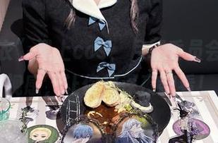 当“睡衣”遇上cos，月城委员会带来即视感，让你想深夜翻看！