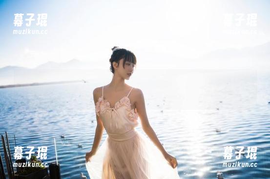 套图里的木棉棉OwO，自拍技术秒杀朋友圈，是不是有点过分自恋？
