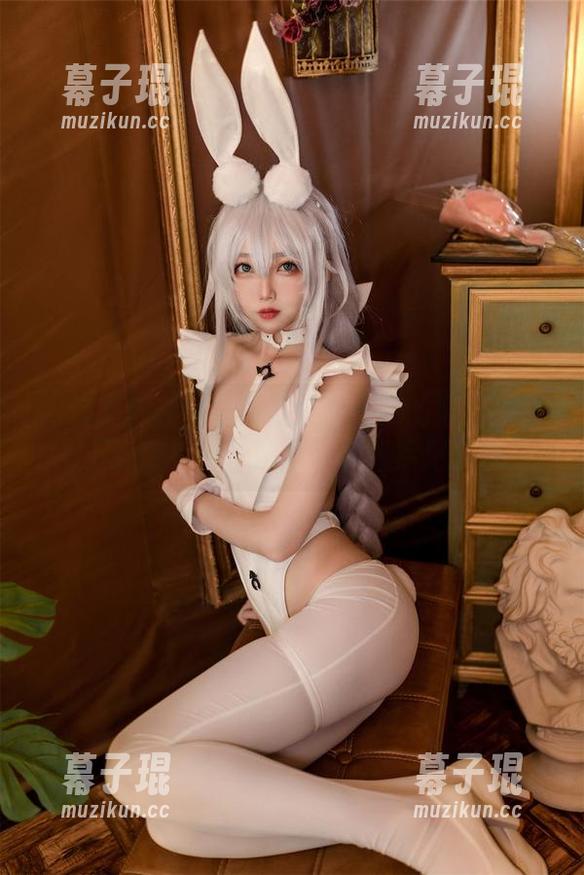 微信上都在转！杏仁曲奇高清的黑兽精灵女王到底有什么魔力？下载后见分晓！