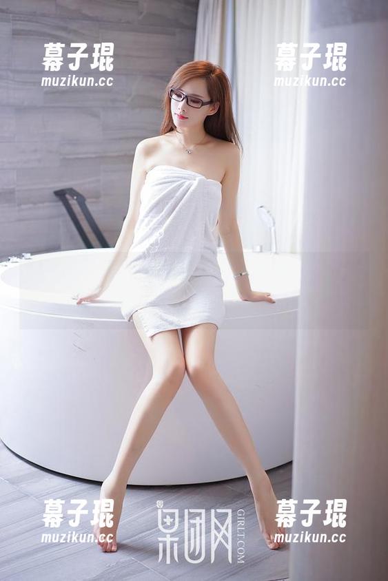 果团网-蜜桃Q妹儿 果团网 - 蜜桃Q妹儿的空姐时刻,图包无圣光,谁说空姐不能放飞自我?