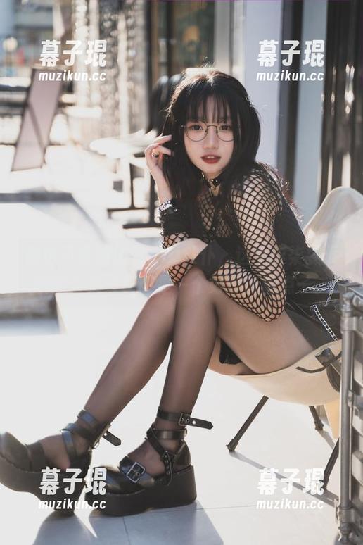 倒也不是知道只想看女仆，这个柒柒要乖哦的合集分享又是一个好亵玩的点子。