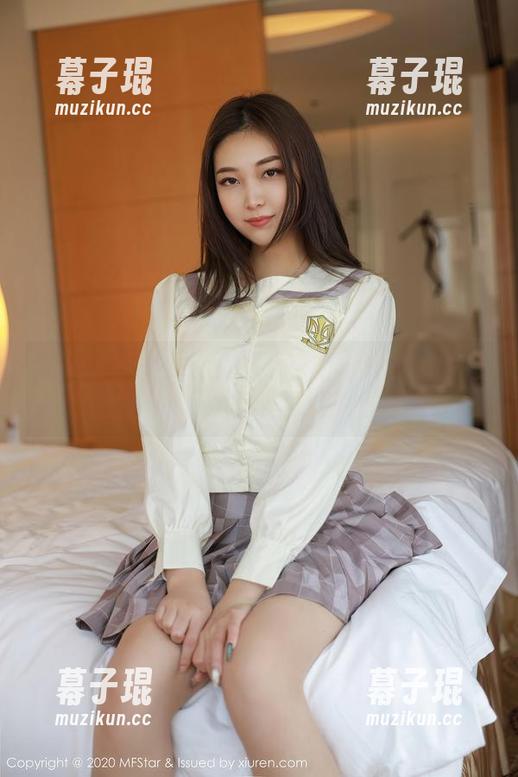 模范学院 - 办公室的万花筒：许诺Sabrina的图片让你忍不住想多看几眼！