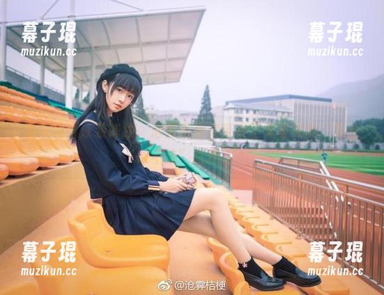 快乐颠覆泳装阵线，沧霁桔梗又带来了无圣光的“真金不换”图包。