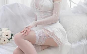 高清之下，清水由乃的比基尼，随意中透着些倔强。