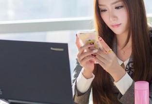 爱蜜社 - 本质是什么？居家，绯月樱-Cherry的写真图册靠什么打动你