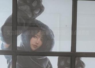 实力御姐：狐洛洛子的新写真套图，有点意思哦