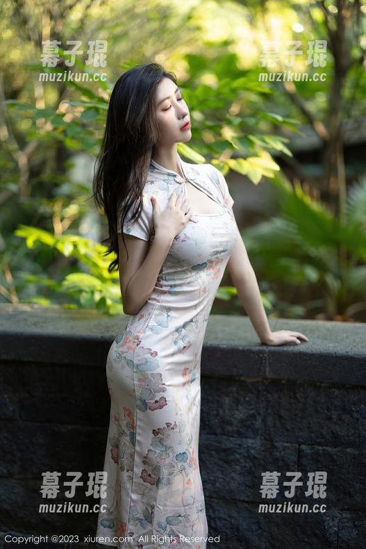 秀人网 - 想象一下，lingyu69在灰丝中的模样，不看全套图包我说的不算数。