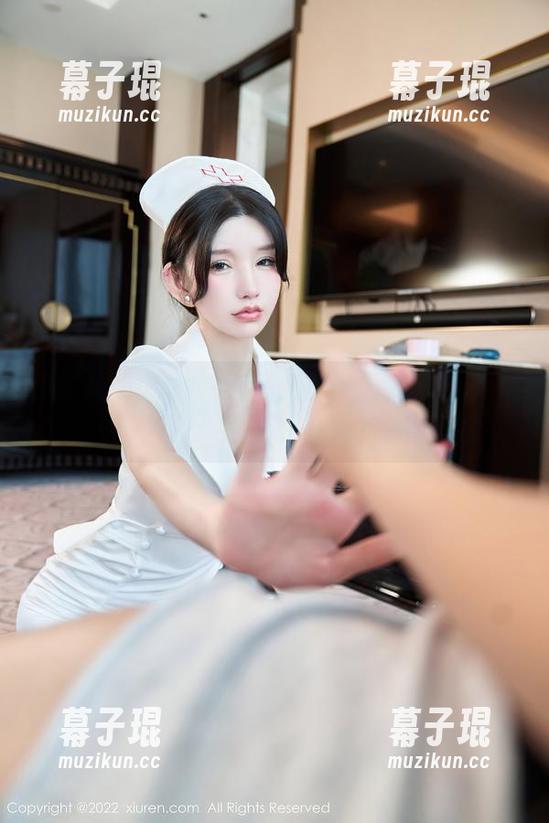 秀人网 - 安然的高跟鞋：谁说鞋子不能自己说话？不过它们倒是真的在喧哗啊。