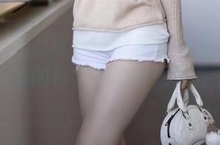 秀人网 - 王馨瑶Yanni献身美足：这组写真，图片里的每个脚趾好像都有个小故事。