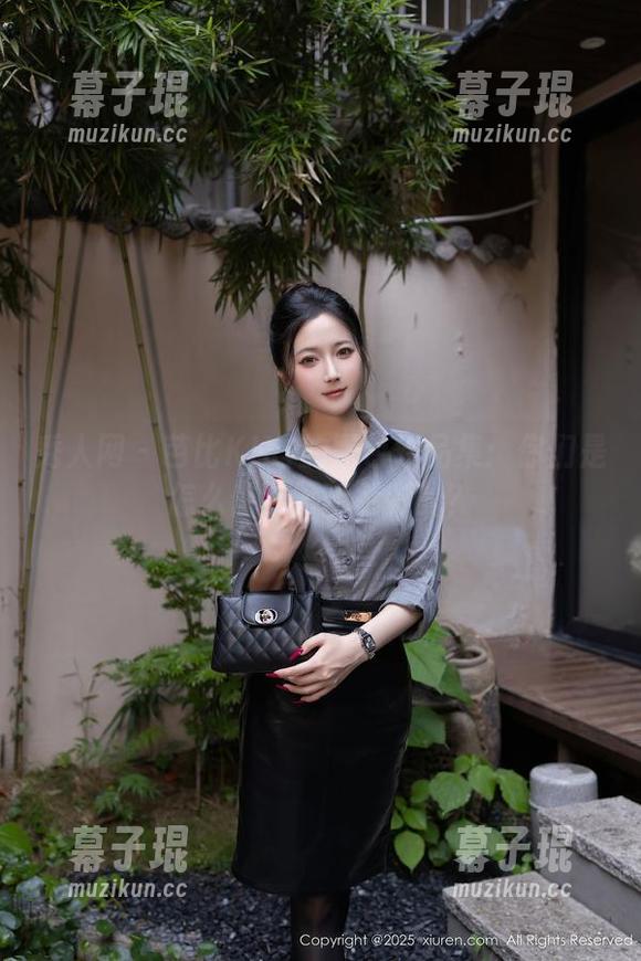 秀人网 - 芭比KIKI的黑色作品集：你们是怎么做到不聊色彩的？