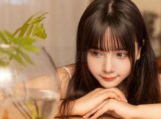 困难选择，今晚秋山AkI的清纯照片和美图，哪个更让我脑补？