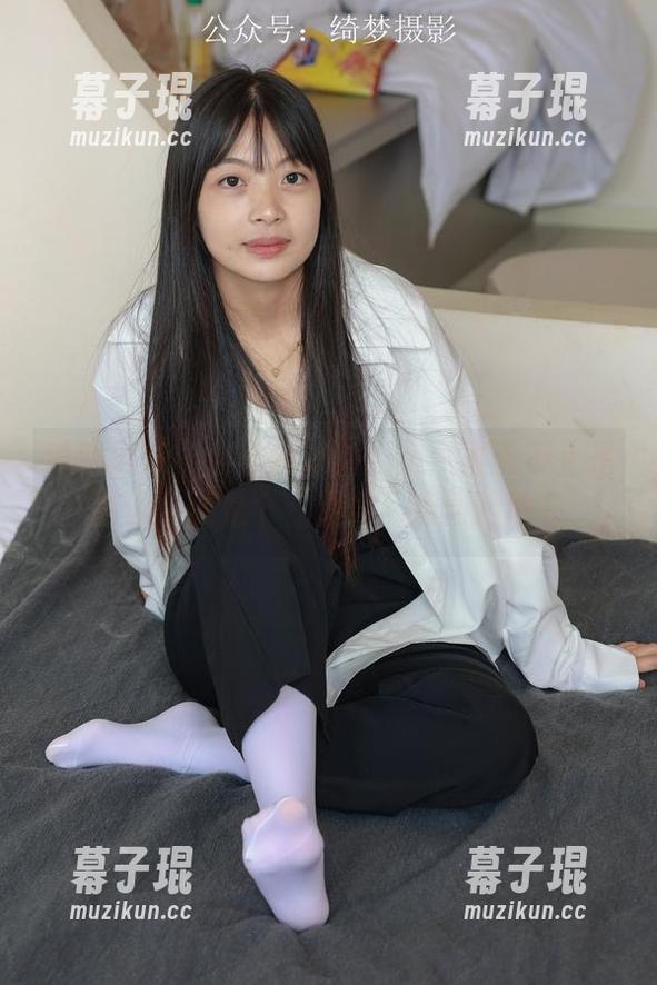 绮梦摄影 - 小艺的泳池合集：夏天不止是游泳，还是个“湿身”嗨翻的地方