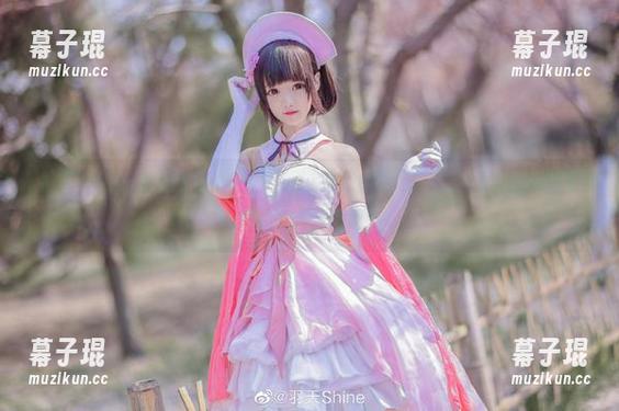 羽天shine上午给我送来“蕾姆花嫁”新图包，心里想着这是筹备婚礼还是搞怪呢？