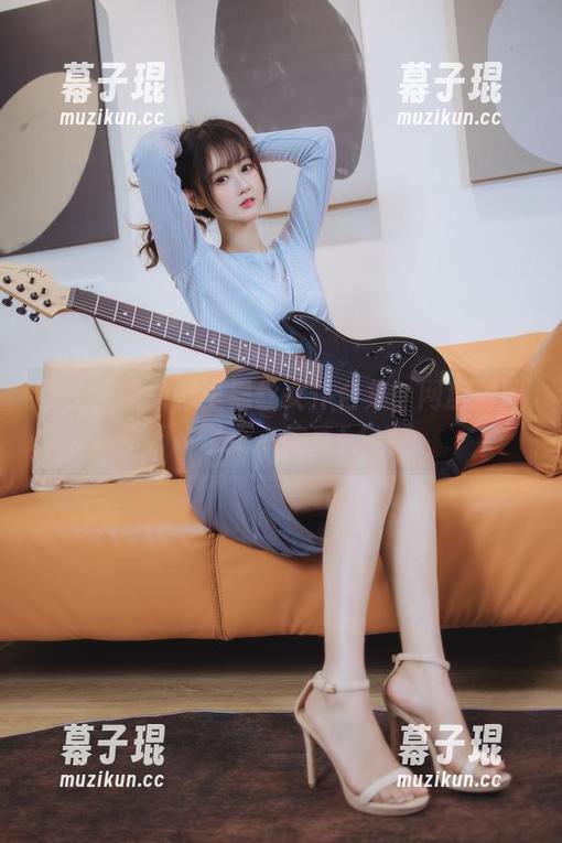 羽生三未的万圣黑丝女仆合集，网盘里藏了个小惊喜！