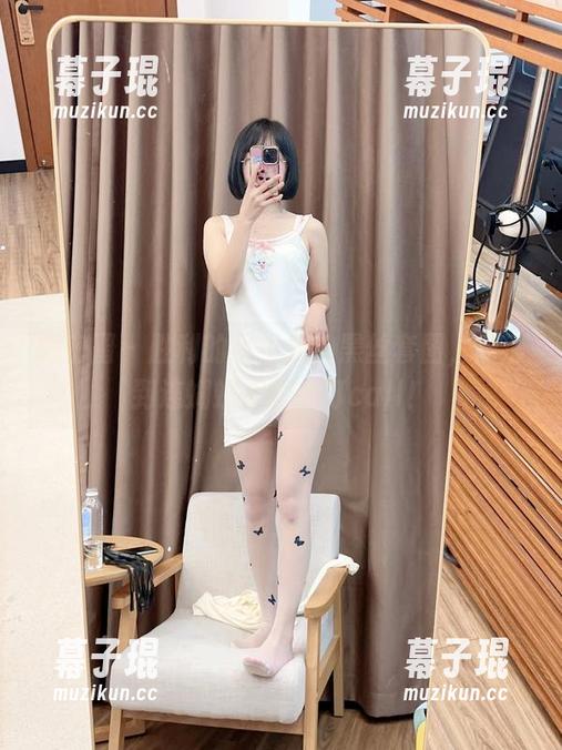 微密圈 - 胜利的小生活的黑丝套图，高清到连蝴蝶都想来打call！