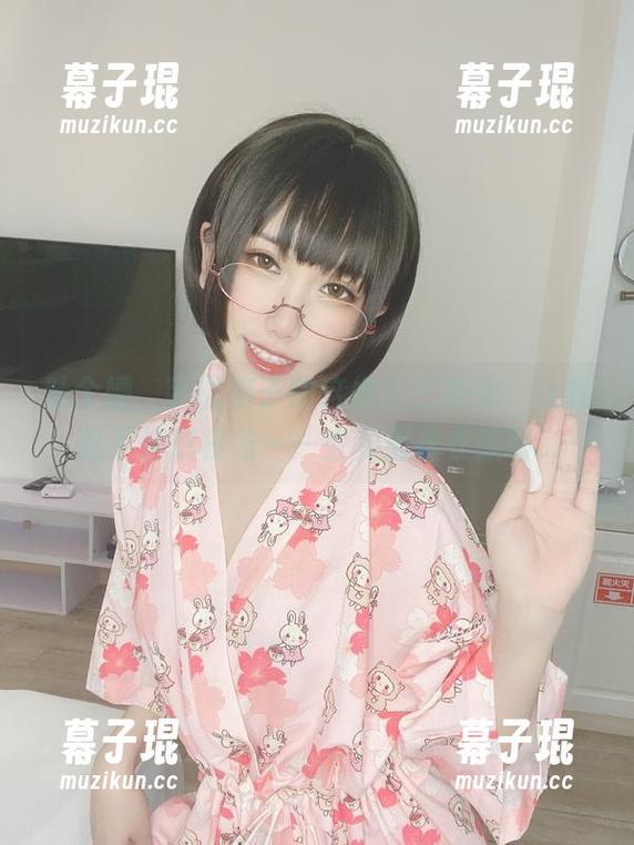 吐个槽，芋圆侑子的这组狂三美图，让我忍不住想模仿——去哪里找衣服啊...