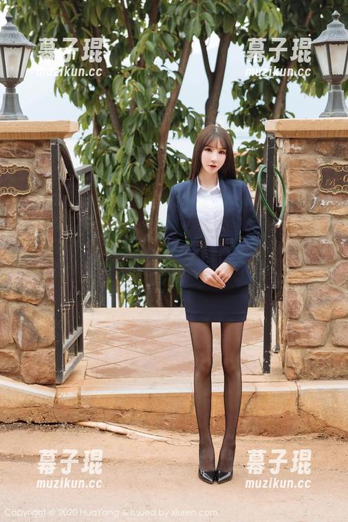 花漾show - 当Emily顾奈奈酱遇上修女：私拍中的小叛逆