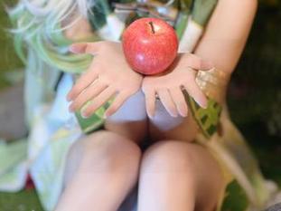 寻觅清丽修女？不如看看莱可Raika的这组作品，图片时不时让我有些出戏，但又忍不住想点开。