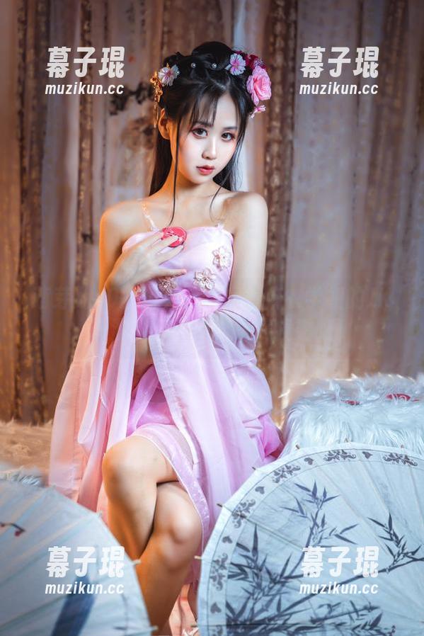 萌芽儿o0的写真集：穿着麻衣学姐的JK，资源数不胜数，来找找看吧！