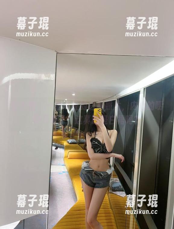 微密圈 - 一组葛征的白裙照片，内心的唠叨又来了，这真的是白裙吗？