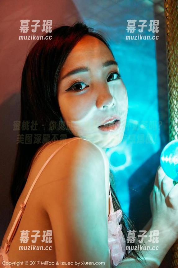 蜜桃社 - 你见过穿着礼服的E杯奶茶吗？美图深藏不露，下载前的期待感爆棚！