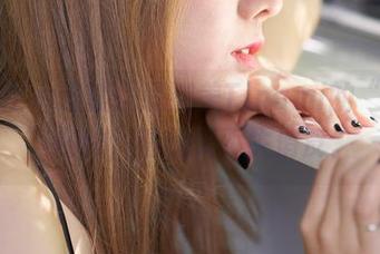 蜜桃社 - 这就是缇娜美Tinami的“校园”在线，清新又不失俏皮。