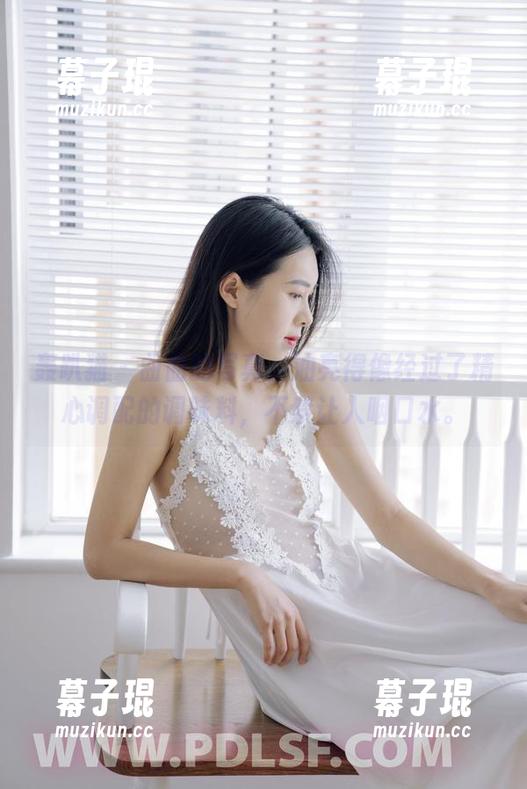 轰趴猫 - 曲曲的写真，油亮得像经过了精心调配的调味料，不禁让人咽口水。