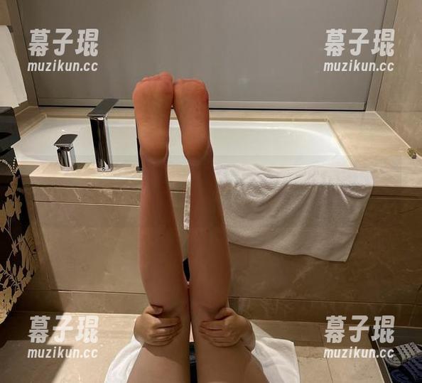 微密圈 - 迷人的五姨太的壁纸时光机：谁说皮衣只能冷？这里有的只是热！