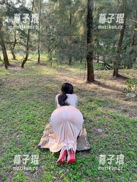 迷人的五姨太 微密圈 - 新出炉的迷人的五姨太写真集,泳装搭配,果然是个性又不随意。