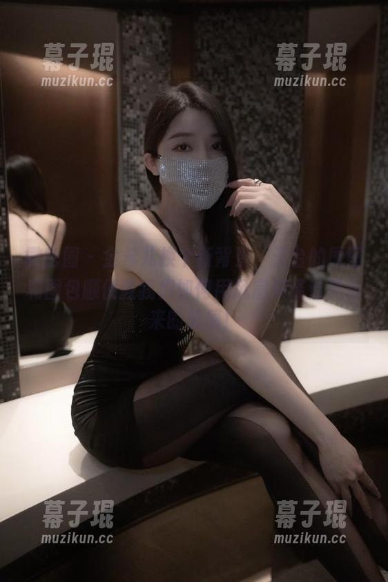 微密圈 - 金希儿换个新背景，天台的原图和图包顺便教我们如何用风扇演绎清风徐来的美感！