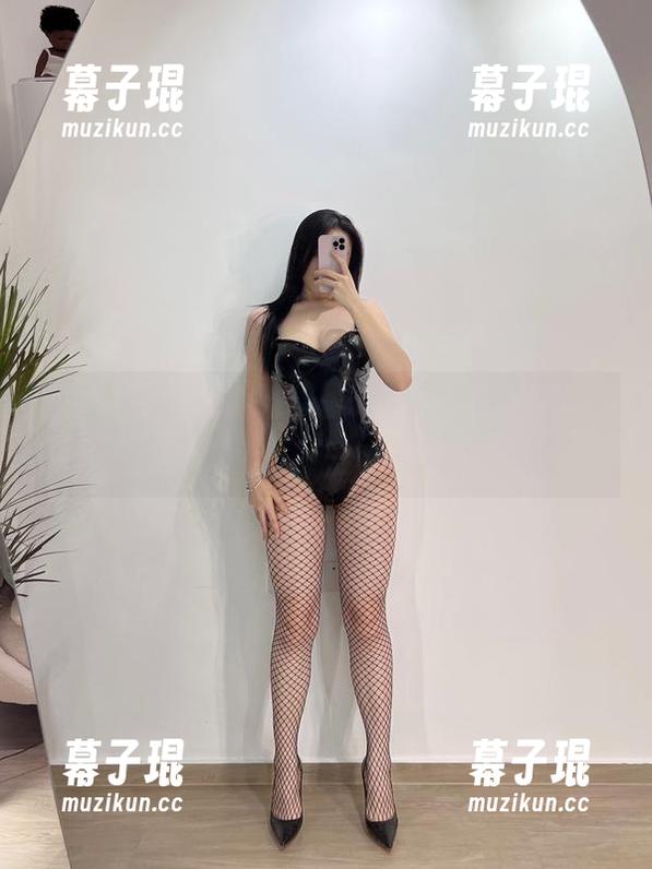 微密圈 - 图包资源！铁锤姐姐版维密天使，黑色渔网新高度！
