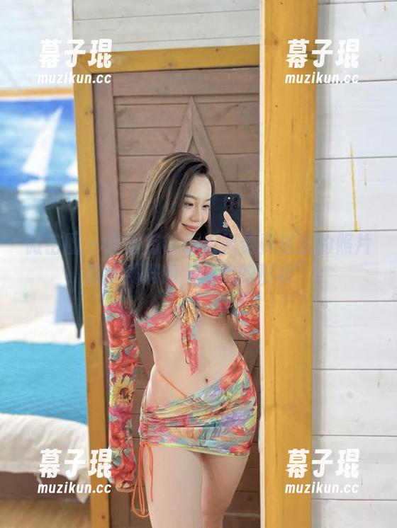 微密圈 - 这里有铁锤姐姐免费送出的照片，暗示满满的“爱你的形状”。