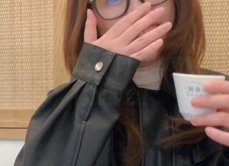 这个原图可不简单，闪月半和柏崎星奈的神仙组合！