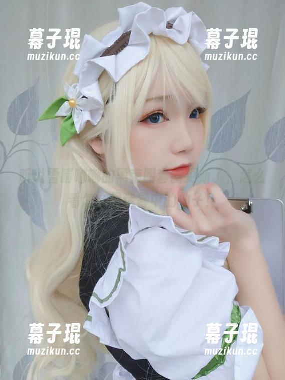听说雪晴嘟嘟的黑束腰套图更新了，怎么看怎么像迷雾中的仙子！