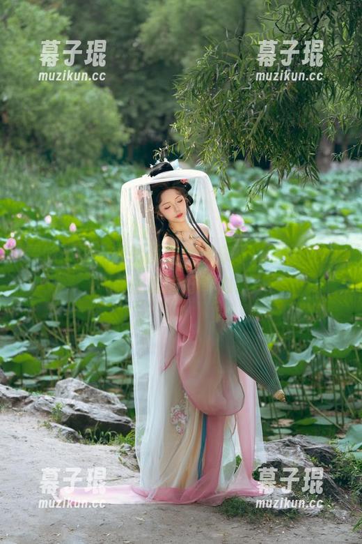 雯妹不讲道理的图包终于来了，最新视频点燃我的好奇心！