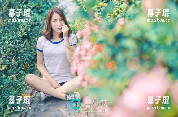 青豆客 - 观看莫雅淇，镂空中的幽幽图案，恍若在云端舞蹈？