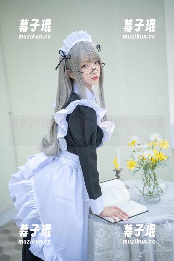 青青子Js的网袜写真：谁说袜子不能犯规？