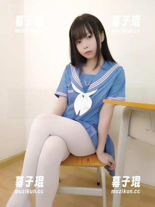 穹妹的优雅白裙：香川澪作品，裙角轻轻一摆，不知道的人还以为是风呢