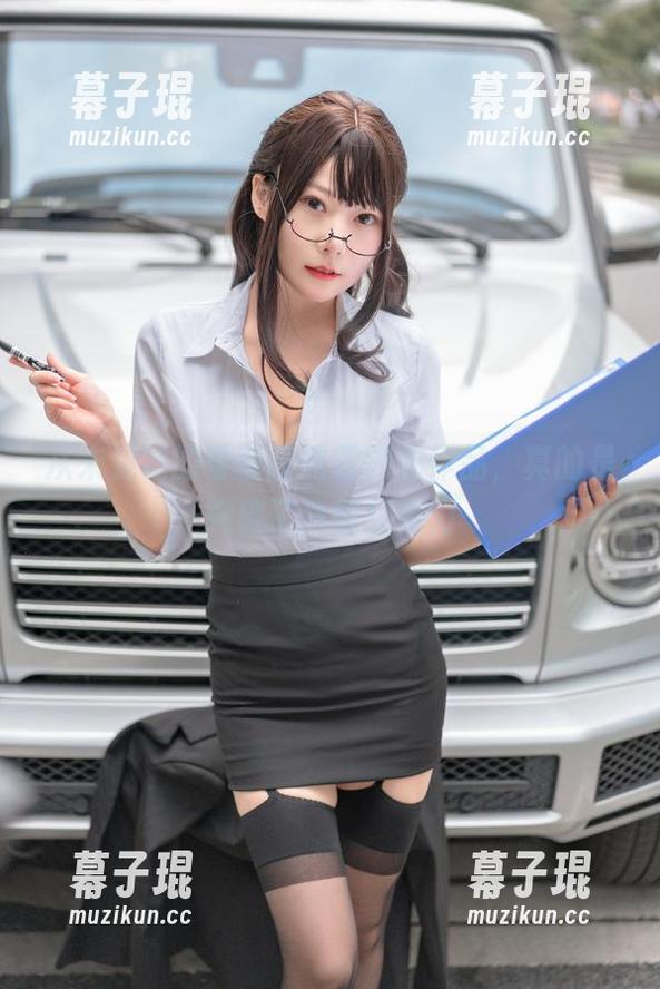 从未见过的香草喵露露内衣作品，真的是突破了我的想象力