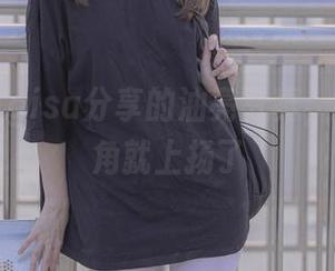 魔物喵nigisa分享的油亮写真，不自觉嘴角就上扬了
