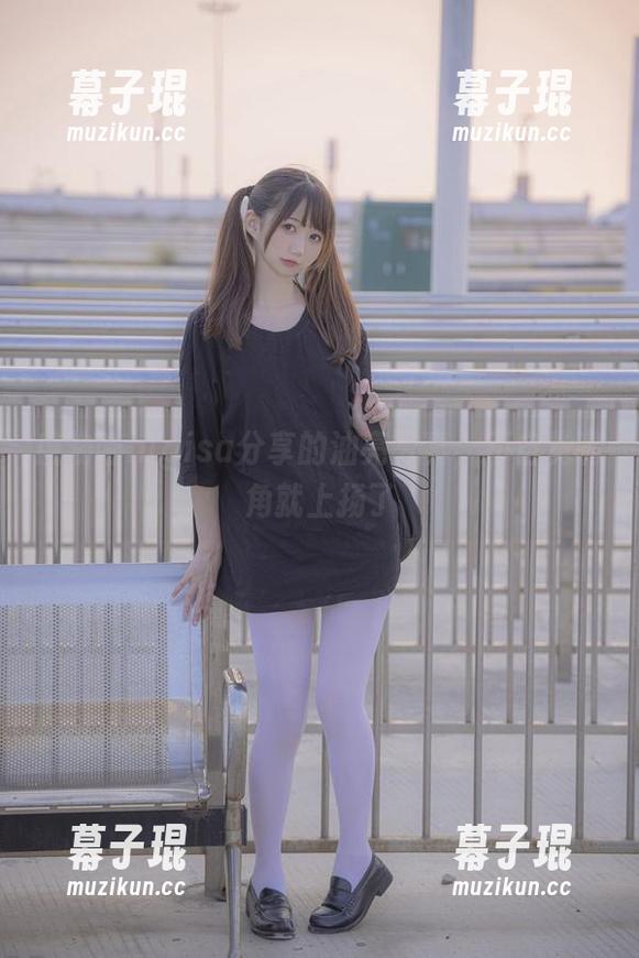魔物喵nigisa分享的油亮写真，不自觉嘴角就上扬了