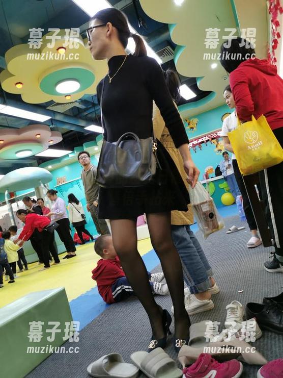 魔镜街拍 - 婷婷的粉裙日常工作合集：销售信手拈来